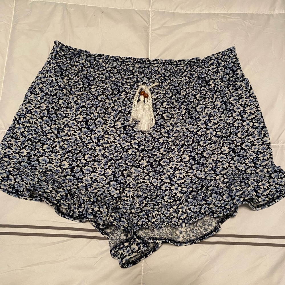 Women’s Ruffle Hem Shorts